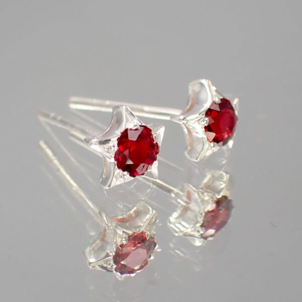 Minimal Star Earring - Image 3